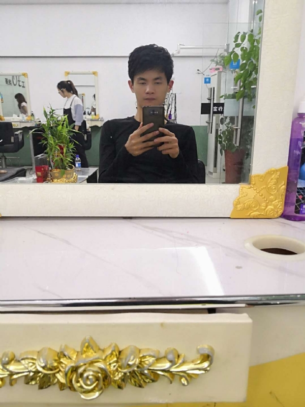 小九玖的第一张照片--香港闪婚服务中心