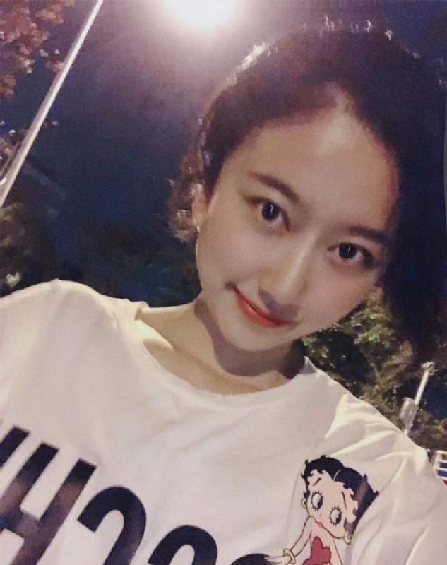 佳佳的第一张照片--香港闪婚服务中心