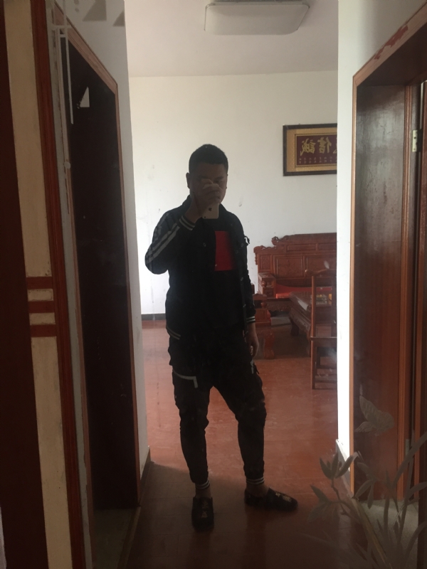 MC无所畏惧的第一张照片--香港闪婚服务中心