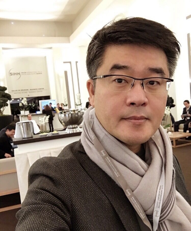 天马行空的第一张照片--香港闪婚服务中心