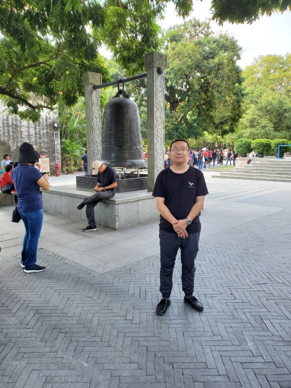 杨昊的第一张照片--香港闪婚服务中心
