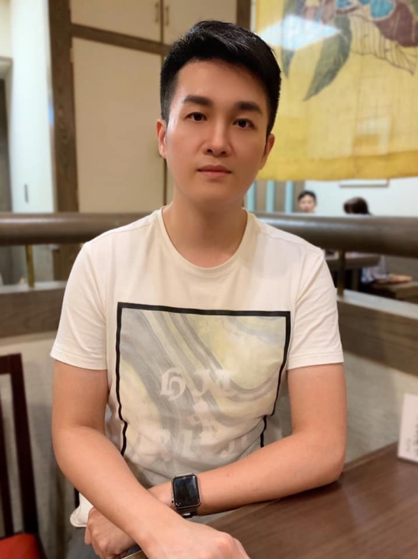 岁月流逝的第一张照片--香港闪婚服务中心