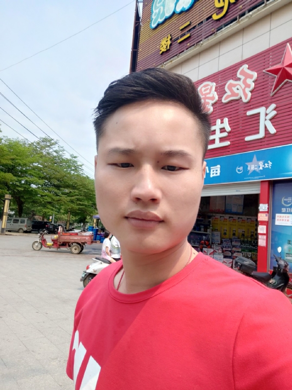 刘振军的第一张照片--香港闪婚服务中心