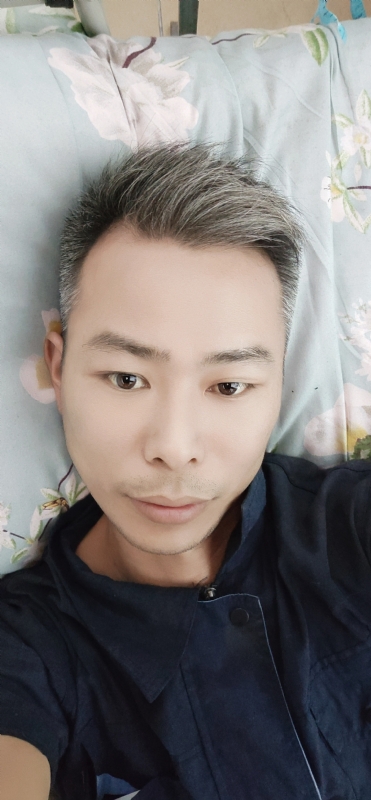 火山口的第一张照片--香港闪婚服务中心