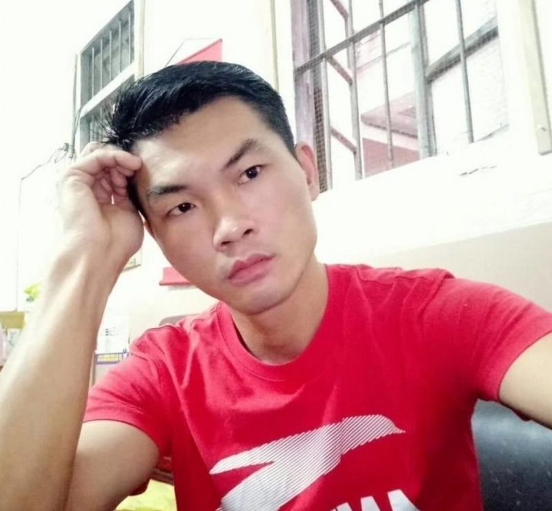 英俊的台灯的第一张照片--香港闪婚服务中心