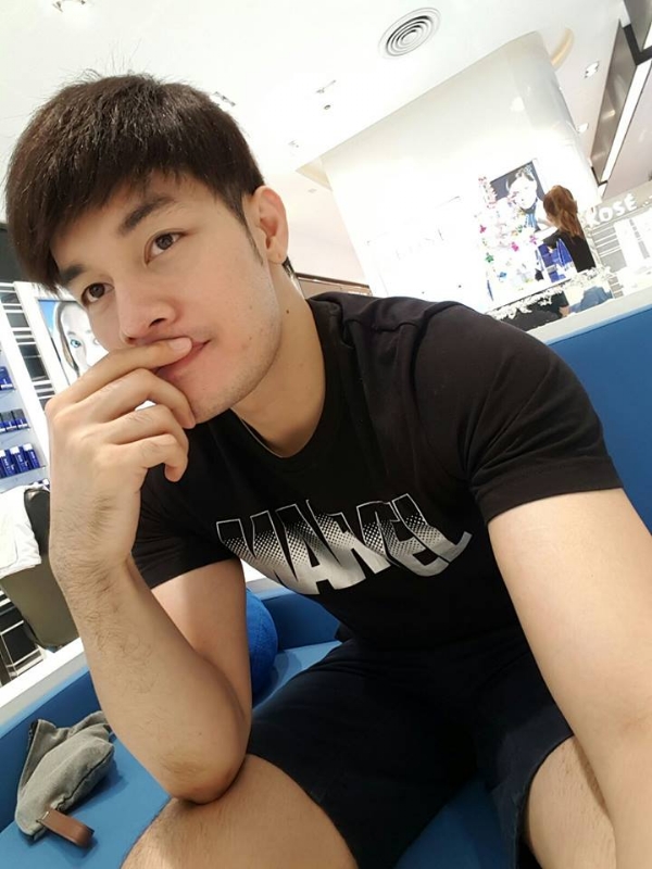 张枫的第一张照片--香港闪婚服务中心