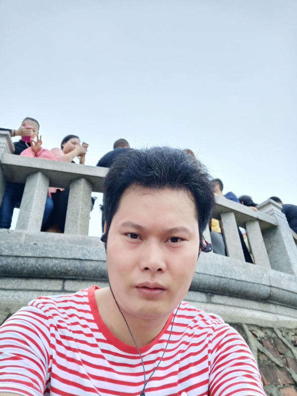hαⅰ的第一张照片--香港闪婚服务中心