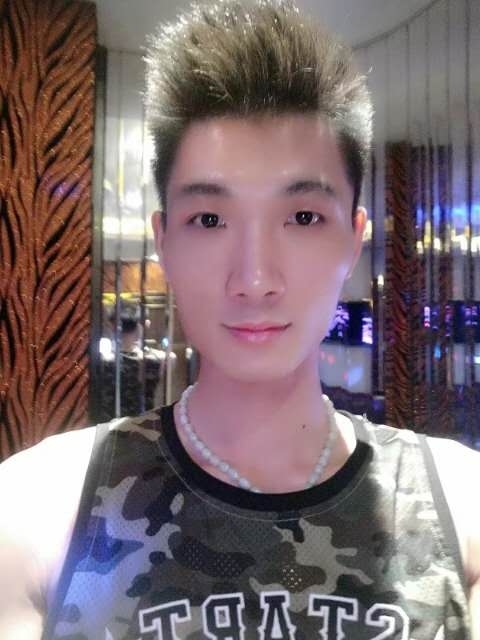 人生如戏的第一张照片--香港闪婚服务中心