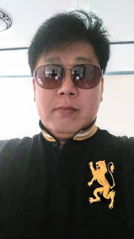 含笑半步癲的第一张照片--香港闪婚服务中心