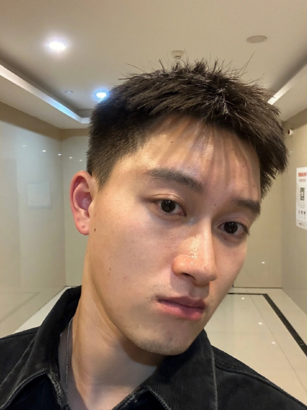 月光之下的第一张照片--香港闪婚服务中心