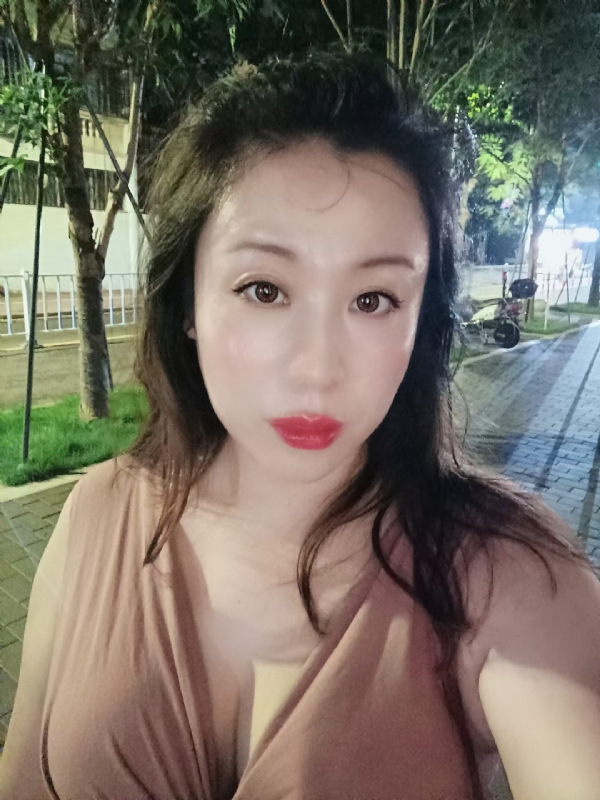 叶子青青的第一张照片--香港闪婚服务中心