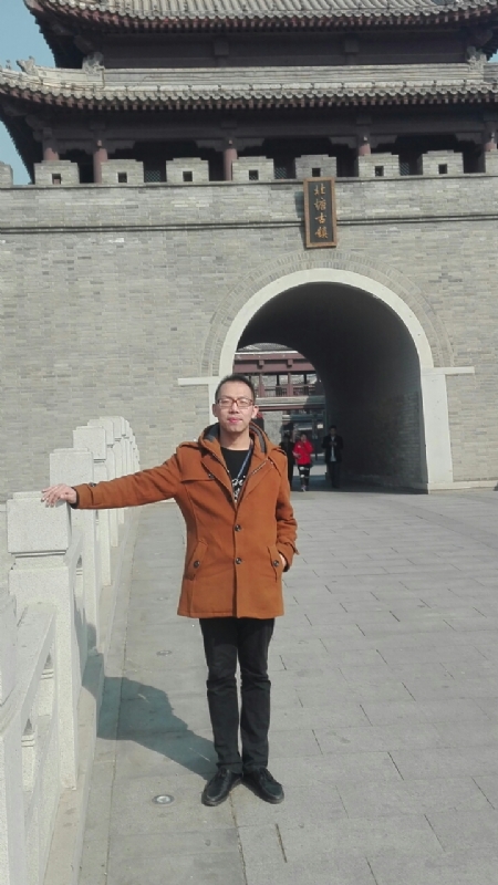 伟岸如山的第一张照片--香港闪婚服务中心