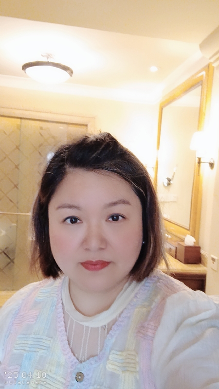 衎静玲瓏的第一张照片--香港闪婚服务中心