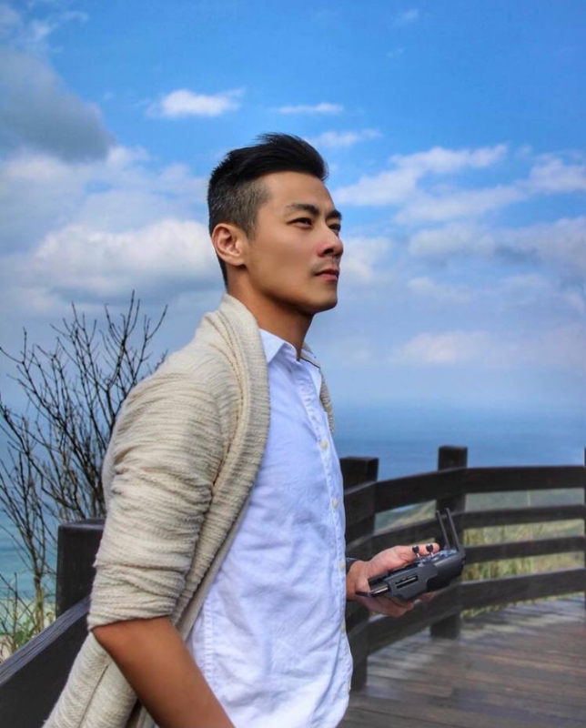 蓝天的第一张照片--香港闪婚服务中心