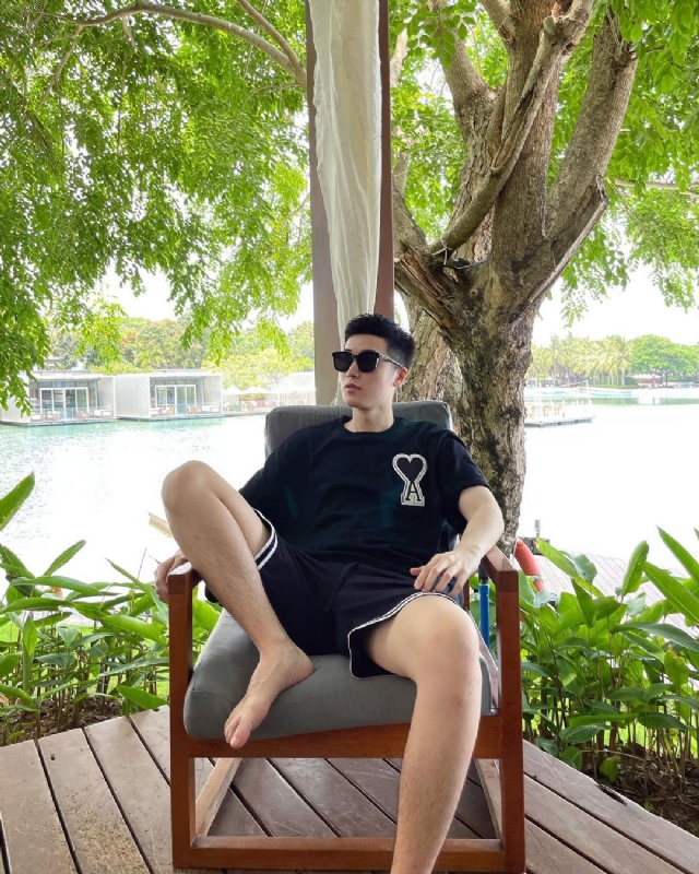 VV的第一张照片--香港闪婚服务中心