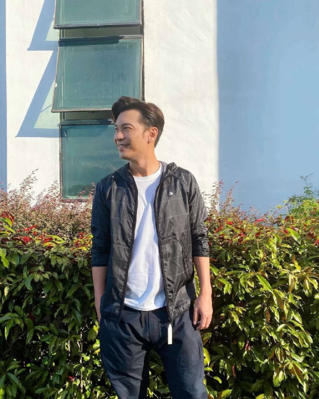 林硕的第一张照片--香港闪婚服务中心