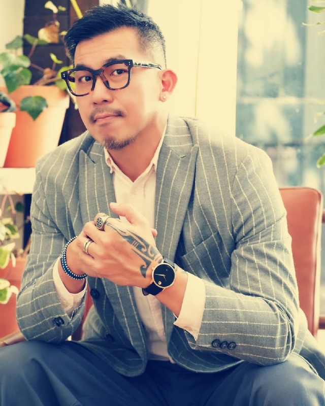 晚风渡半舟的第一张照片--香港闪婚服务中心