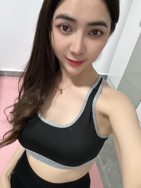 冰冰的第一张照片--香港闪婚服务中心